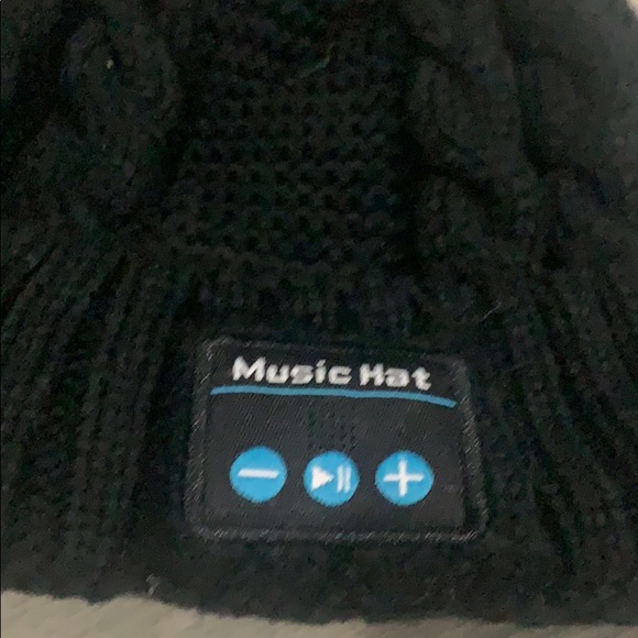 Brand New Bluetooth Music Pom Hat - Picture 2 of 5